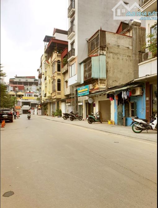 Bán toà VP Nguyễn Hoàng- Mỹ Đình- 3 oto tránh- 2 thoáng- vỉa hè- DT 135M.