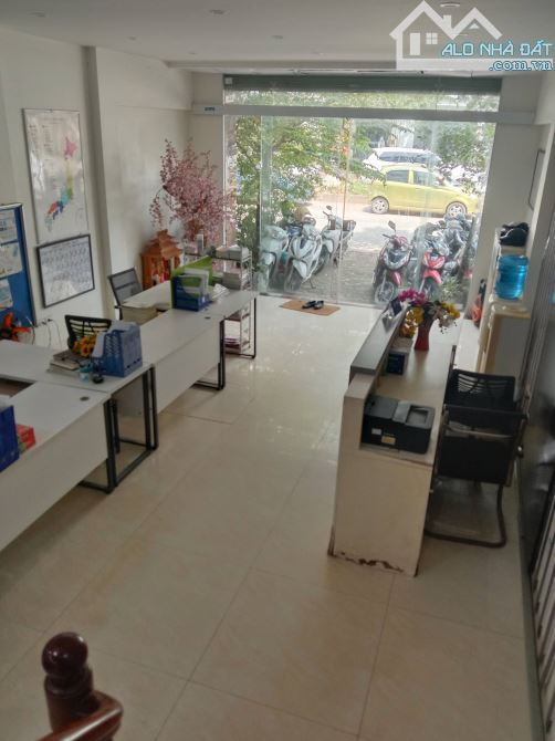 NHÀ MỚI ĐẸP, Chủ xây tâm huyết, ô tô tránh, trung tâm Cầu Giấy, 55 m2 x 5 tầng, gia 22 tỷ.