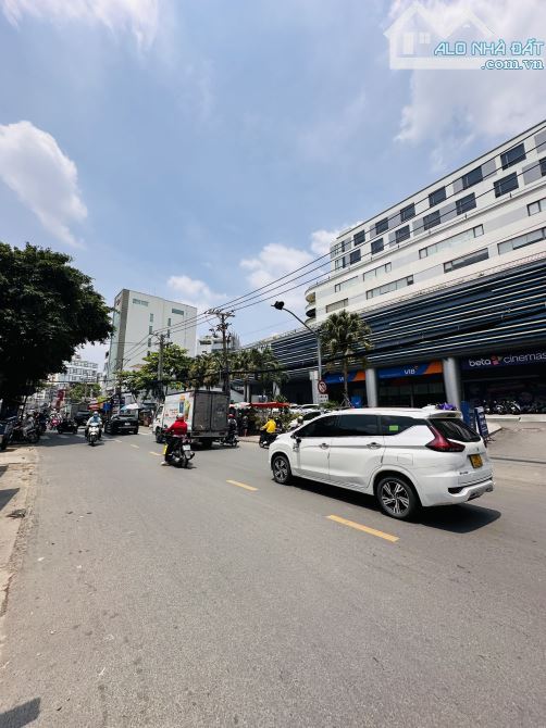 Hẻm vip Phạm Ngọc Thạch, P. 6, Q. 3 - 11.5X18m - 4 lầu - HĐT 195 tr/th - 66 tỷ