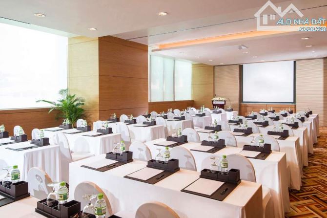 TOÀ NHÀ CHUẨN Y KHOA QUỐC TẾ- DTSD: 17,000 M2- NGANG 71M- 7 TẦNG- 6 THANG MÁY- 5,5 TỶ/TH