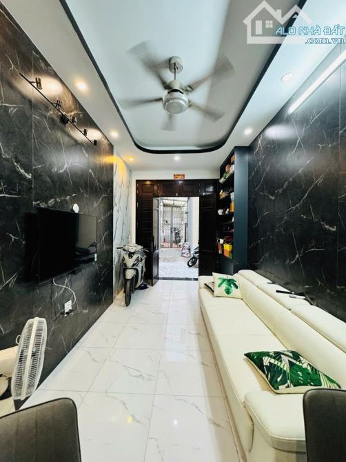 Siêu đẹp Lạc Long Quân, lô góc, gần Hồ Tây