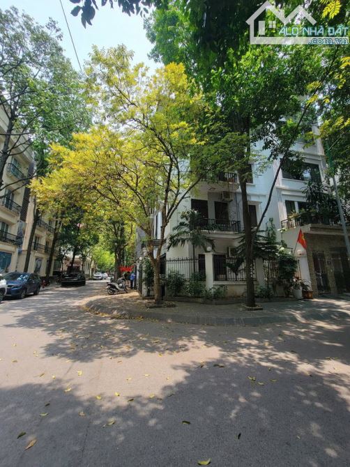 Bán nhà liền kề KĐT Xa La lô góc 2 thoáng, ô tô tránh DT: 130 m x 4tầng, MT: 12m 33  tỷ