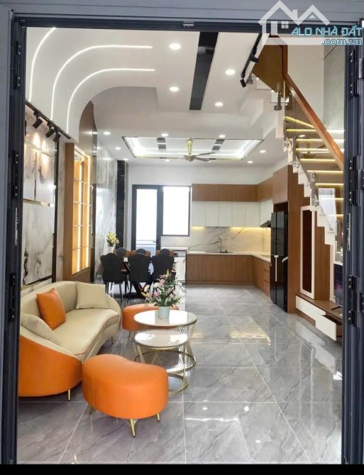 Nhà xuân đỉnh Ô Tô lô góc dân xây DT 50m x MT 5m cần bán nhanh