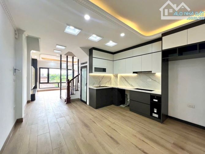 Bán nhà riêng phố Ngọc Hồi gần Bến Xe Nước Ngầm- Phân lô ô tô tránh -50m2 x 5 tầng - 8.3tỷ