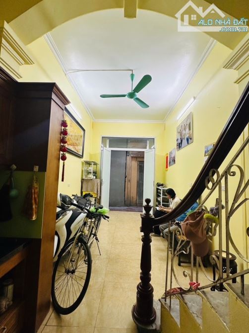 BÁN NHÀ NGÕ CẨM VĂN- ĐỐNG ĐA-NHÀ 5TẦNG -DT 28M2 -MT 3.5M - GIÁ CHỈ 6,8 TỶ