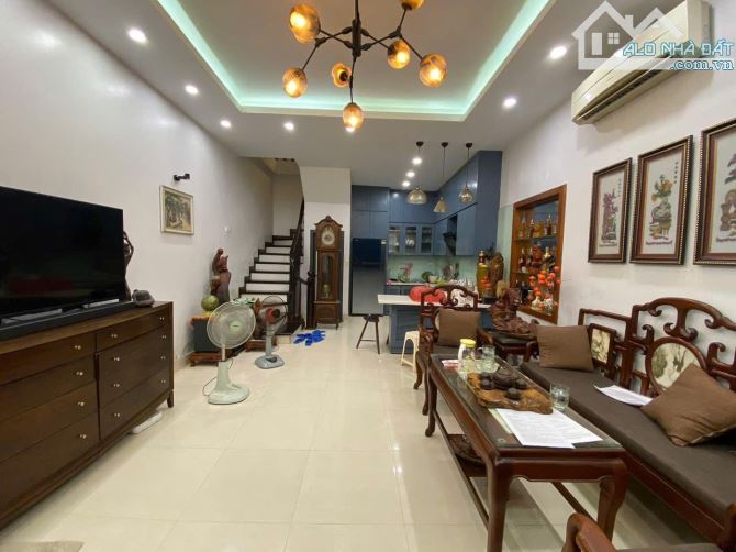 Chính chủ bán nhà Trần Khát Chân - DT 48m2 nhà xây 5 tầng kiên cố Oto đỗ cổng giá 8,2 tỷ