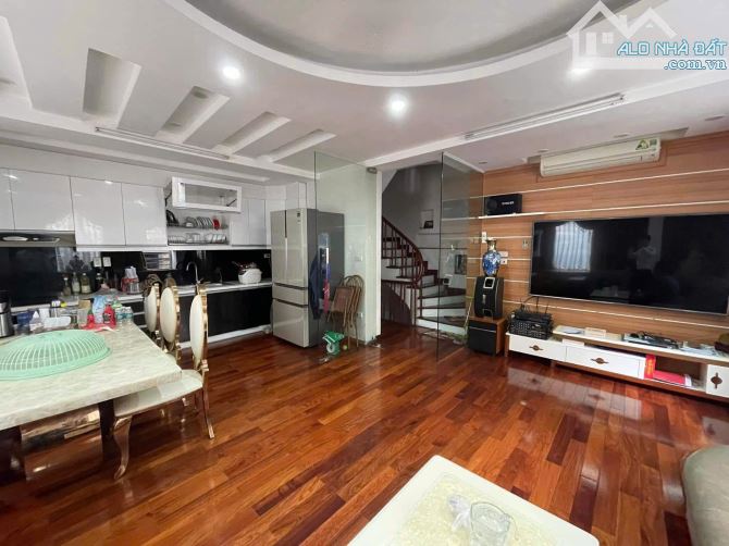 Phân lô Lạc Trung DT 58m2 Mặt tiền 6,3m Lô góc cực thoáng mặt đường Oto tránh giá 15,3 tỷ