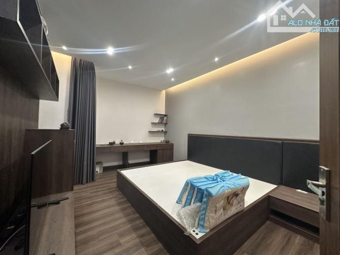Định cư cần bán BIỆT THỰ, 6.75m x 14.6m, 4 tầng, 5pn, tặng toàn bộ nội thất, giá 7.8 tỷ TL - 10