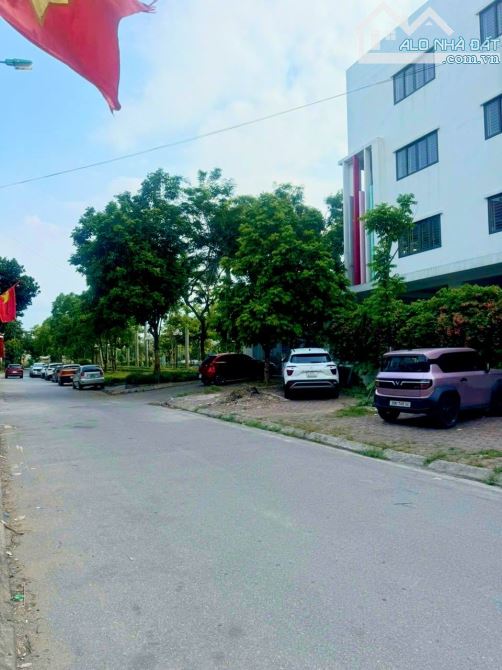 mặt phố Bát Khối TƯ ĐÌNH - diện tích 160m đất mặt tiền rộng - chỉ 25tỷ - 1