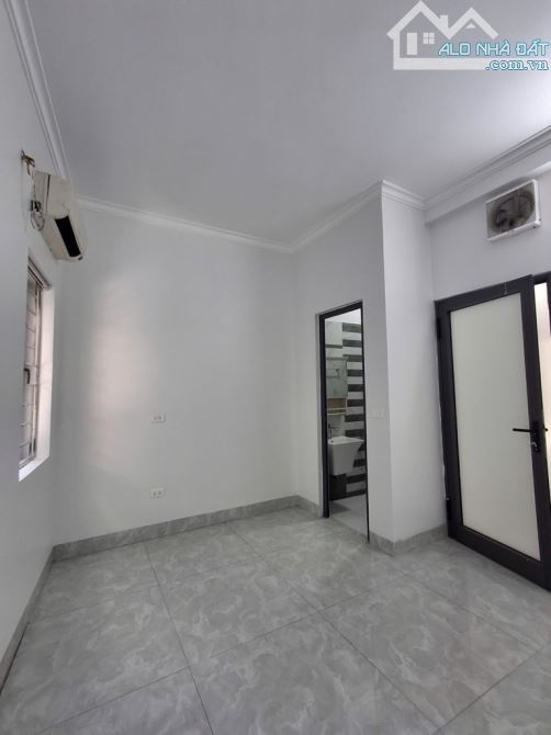 ❤️❤️ QUÁ RẺ - 65m, MT 4,8m - NHÀ ĐẸP DÂN XÂY THẠCH BÀN, NGÕ THÔNG - Ô TÔ ĐỖ GẦN - 7,9 TỶ - 1