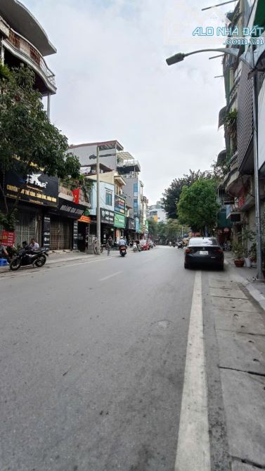 BÁN ĐẤT TẶNG DẪY NHÀ MẶT TIỀN PHỐ VỌNG, 1112 M2, MẶT TIỀN 30 M, GIÁ 358 TỶ.