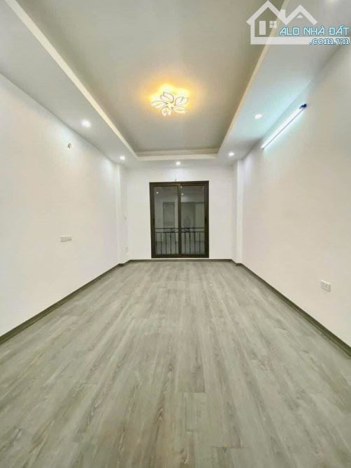 Cho thuê nhà phố Thạch bàn, Long Biên 6 triệu, 5 tầng, 33m, 3 PN, ô tô đỗ cổng, gần Hồ - 1