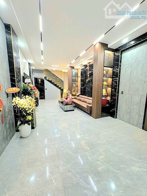 Nhà mới đẹp, mặt tiền kinh doanh 3 tầng, full nội thất cao cấp, Lạc Long Quân Tân Bình - 1
