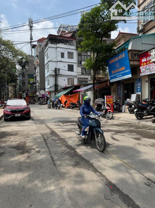 Mặt Phố Nguyễ Đình Hoàn_TTQ. Cầu Giấy_oto Tránh Vỉa Hè Rộng_DT 67m_2T_MT5m_Giá 29.9 Tỷ - 1
