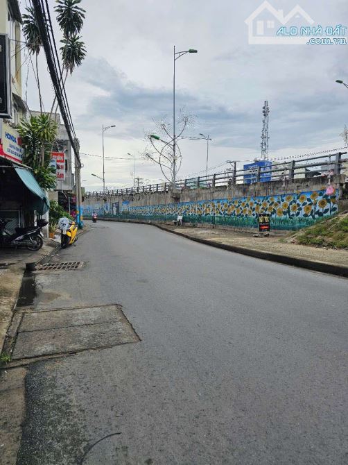 Bán nhà 51 m2 thổ cư gần trường Nguyễn Việt Hồng - 12