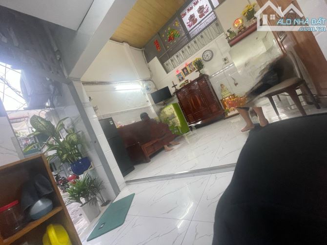 Bán nhà Nguyễn Khoái, Quận 4, gần Gold View, Không QH, 70m2, hơn 6 tỷ - 2