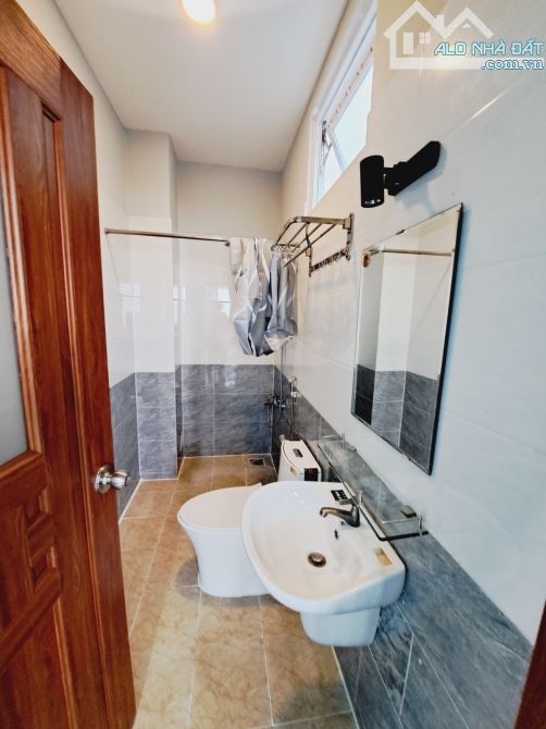 Bán gấp nhà 67m2. 5 tầng. Liên khu 4-5. BHHB. Bình Tân. Chỉ 5.8T - 2