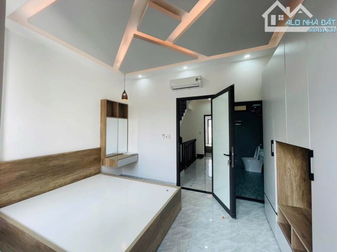 Bán Nhà 3 tầng Cách Mặt Tiền Ngự Bình chỉ 20m. Giá chỉ: 3,8xx tỷ - Oto tránh nhau - 2