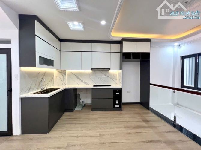 Bán nhà riêng phố Ngọc Hồi gần Bến Xe Nước Ngầm- Phân lô ô tô tránh -50m2 x 5 tầng - 8.3tỷ - 2