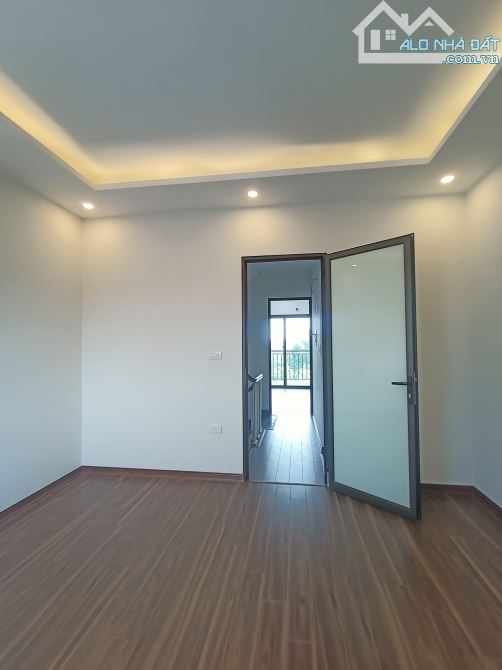 Nhà 4 tầng-Ngõ thông, oto tới cửa. 2 thoáng. Cuối trục Nguyễn Viết THứ-QL32.Gần Đại Lộ Thă - 3