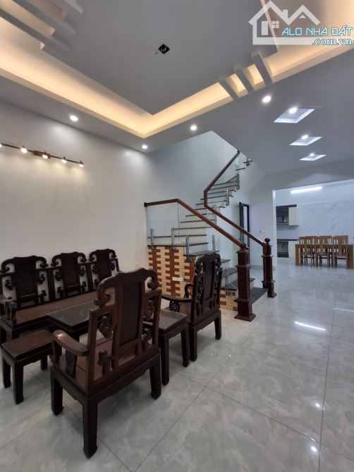 ❤️❤️ QUÁ RẺ - 65m, MT 4,8m - NHÀ ĐẸP DÂN XÂY THẠCH BÀN, NGÕ THÔNG - Ô TÔ ĐỖ GẦN - 7,9 TỶ - 3