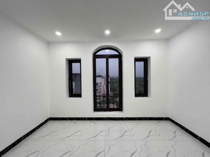 Bán nhà riêng phố Ngọc Hồi gần Bến Xe Nước Ngầm- Phân lô ô tô tránh -50m2 x 5 tầng - 8.3tỷ - 3