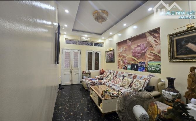 PHÙNG CHÍ KIÊN- NGHĨA ĐÔ- CẦU GIẤY- 98M2 NHÀ CẤP 4- PHÂN LÔ- Ô TÔ - 3