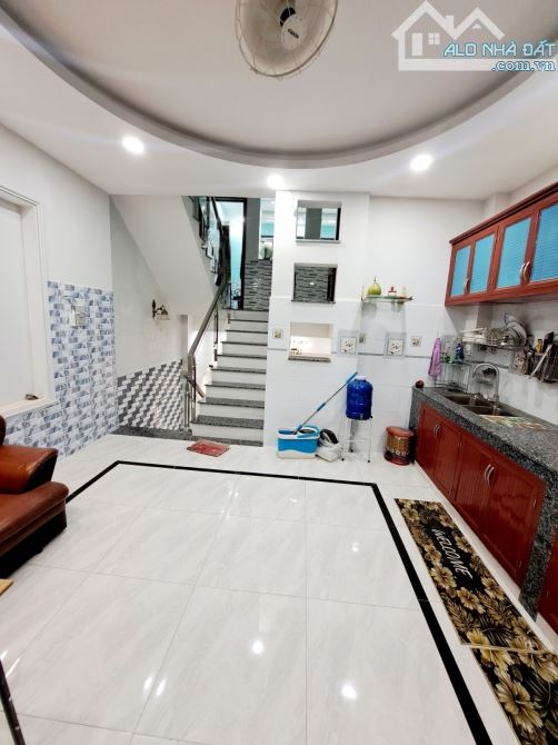 Bán gấp nhà 67m2. 5 tầng. Liên khu 4-5. BHHB. Bình Tân. Chỉ 5.8T - 4