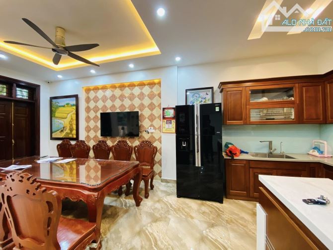 Bán nhà  phân lô Lạc Long Quân thang máy - kinh doanh –văn phòng 96 M 6tầng 27.2 tỷ - 4