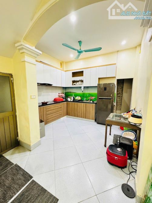 BÁN NHÀ HAI BÀ TRƯNG GẦN ĐƯỜNG MINH KHAI, 4 TẦNG x 40M2, NỘI THẤT ĐẸP, GẦN MẶT NGÕ THÔNG. - 4