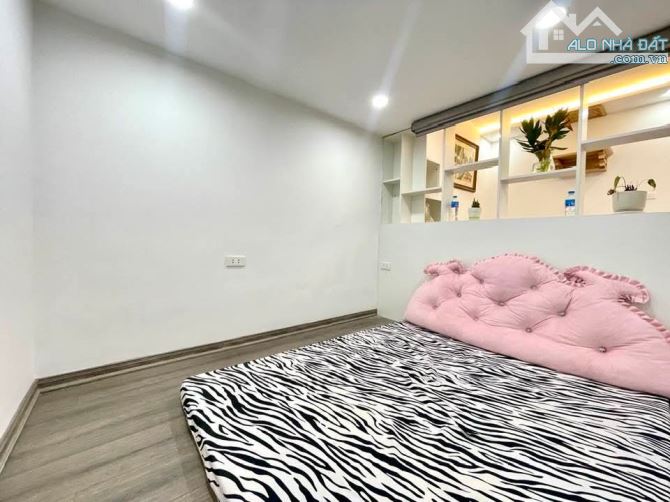 Bán căn TT tầng 2 Vĩnh Hồ Đống Đa, gần phố, nhà đẹp ở ngay,2 ngủ, đủ công năng,nhỉnh 3 tỷ. - 4
