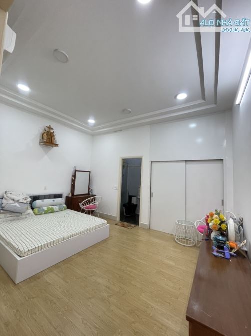 BÁN NHÀ 2 Tầng Gần DH Tôn Đức Thắng. XE HƠI ĐẬU TRONG NHÀ.Khu Dân Cư Văn Minh - 5