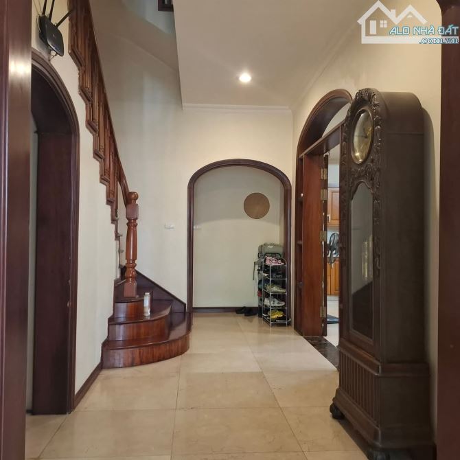 BIỆT THỰ VIP TRUNG TÂM CẦU GIẤY- LÔ GÓC - 3 MẶT THOÁNG -KINH DOANH KINH DOANH ĐỈNH - 5