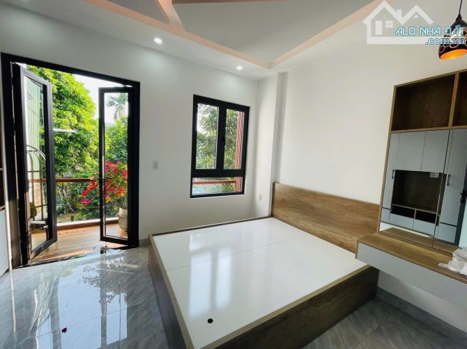 Bán Nhà 3 tầng Cách Mặt Tiền Ngự Bình chỉ 20m. Giá chỉ: 3,8xx tỷ - Oto tránh nhau - 7