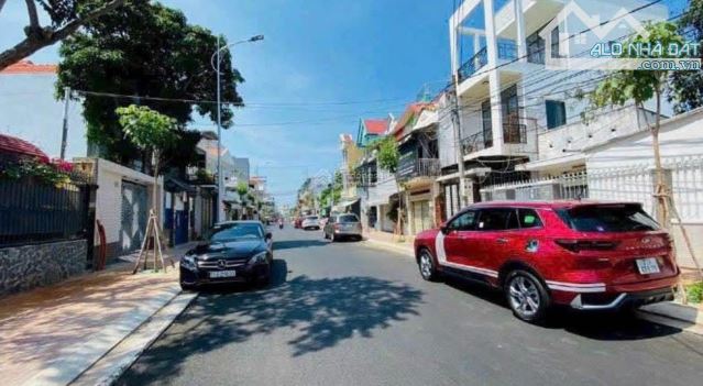 BÁN NHÀ ĐƯỜNG MẠC ĐĨNH CHI DIỆN TÍCH 137M2 1 TRỆT 3 LẦU XÂY ĐẸP CHỈ 13.8 TỶ