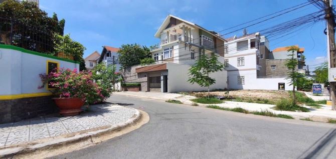 Bán đất biệt thự đường lã Xuân oai.DT:300m2 ( thổ cư 160m2 + đất vườn 140m2 ) - 2