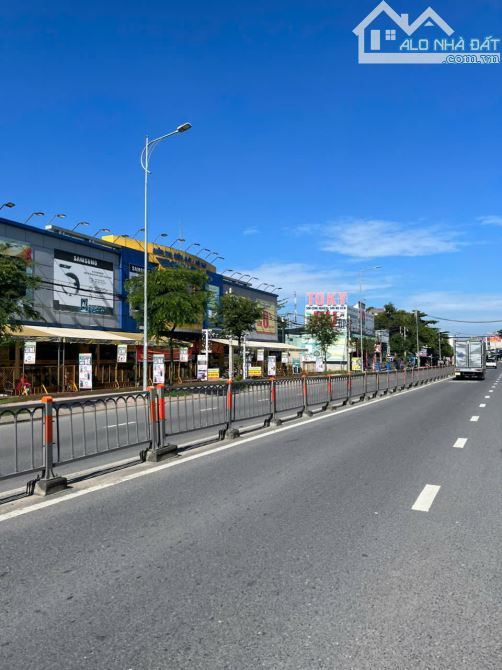 Gấp bán Nhà MBKD VIP (8x50) Mặt Tiền Đường 16m Tô Ký, Hóc Môn