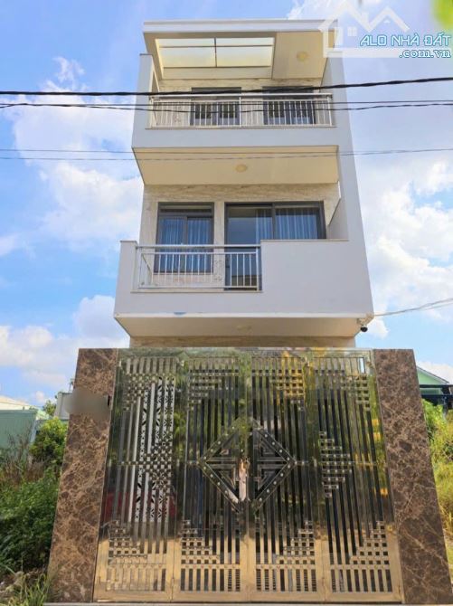 NHÀ ĐẸP 3 TẦNG - LONG PHƯỚC - ĐƯỜNG 8M - OTO NÉ NHAU - NHỈNH 5 ĐỒNG