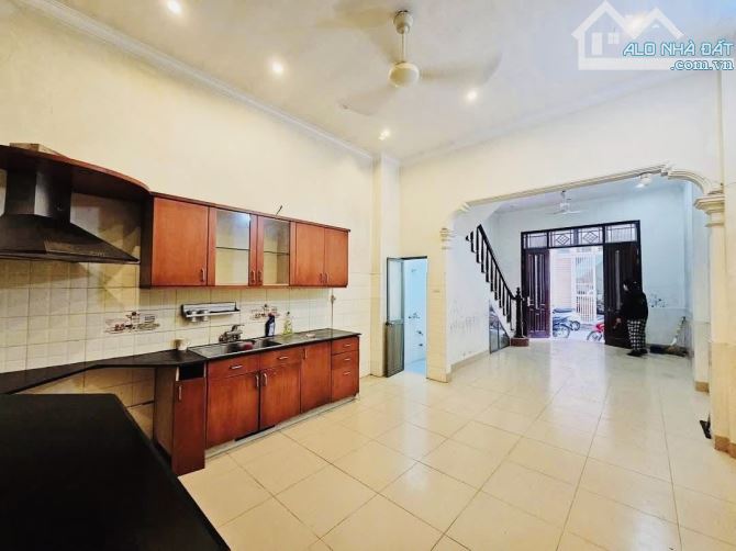 Bán nhà Phân Lô Nguyễn Chí Thanh, ô tô chạy quanh nhà - duy nhất 1 căn - 17,5 tỷ