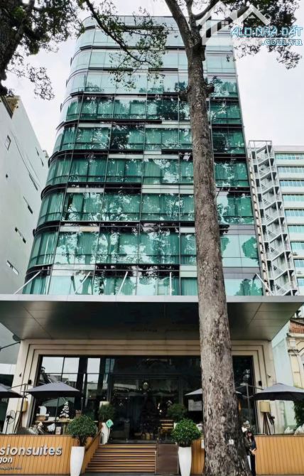 Bán khách sạn 4 sao, 79 phòng giáp chợ Bến Thành MT Sương Nguyệt Ánh