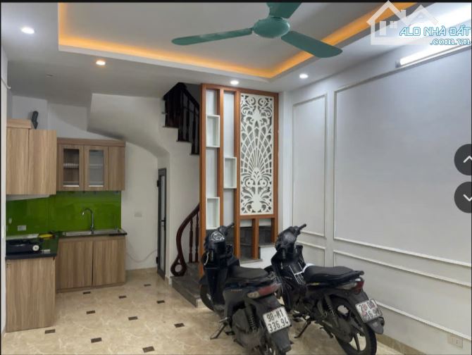 Cho thuê nhà ngõ 521 Trương Định, 5 tầng x 33m2, 3 ngủ khép kín, 12 Triệu/tháng