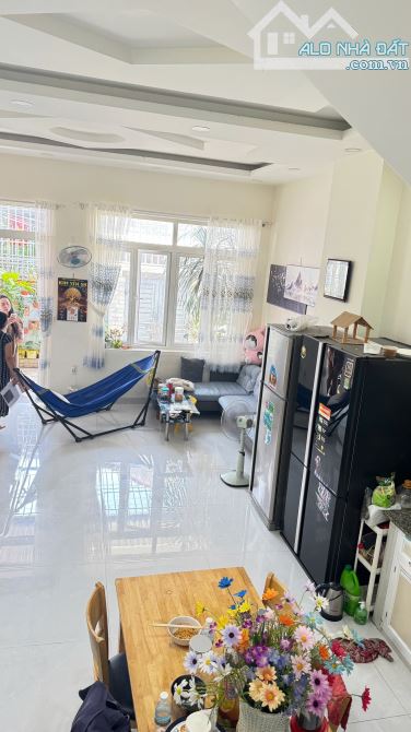 BÁN NHÀ 3 TẦNG, HẺM THÔNG PHÙNG HƯNG, CÁCH BIỂN 700M, GIÁ 3 TỶ 650.