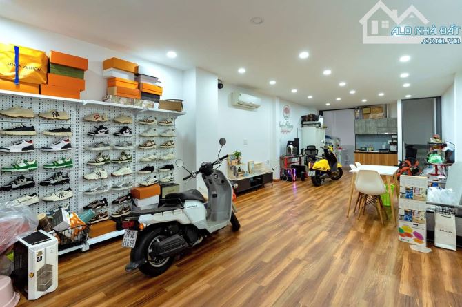 Mua ngay kẻo lỡ nhà đường Đoàn Văn Bơ Quận 4, 68m2 giá 4 tỷ 2 , SHR
