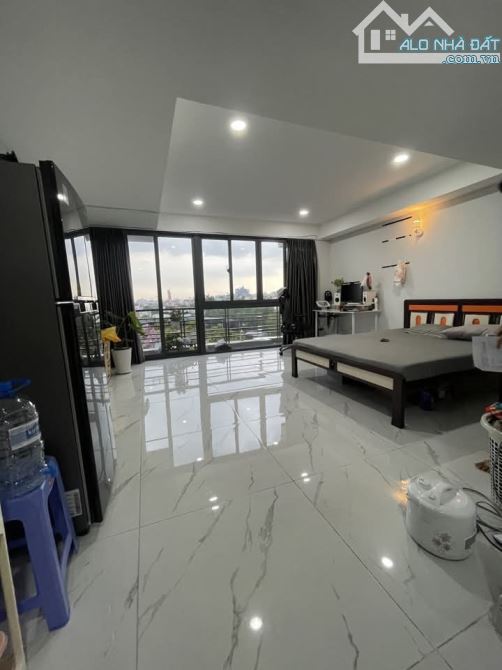Q.7 -  GÓC 2 MẶT TIỀN  XE HƠI TRÁNH,  CHỈ 15 TỶ, DT KHỦNG 210m²