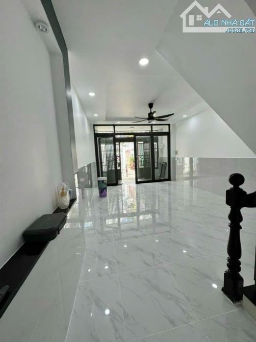 Duy nhất nhà Đoàn Văn Bơ, Quận 4 / 52m2 / 2 tỷ 380 triệu / sổ hồng riêng
