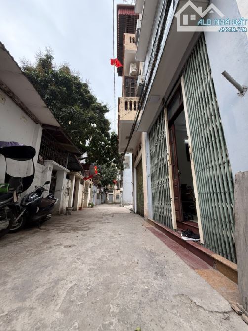 NHÀ ĐỨC GIANG - 4 TẦNG ĐẸP - Ô TÔ VÀO NHÀ - HAI MẶT THOÁNG Diện tích 45m²