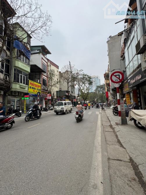 PHÂN LÔ ĐỘI CẤN BA ĐÌNH CÁCH 2 NHÀ RA PHỐ 2 THOÁNG 8 TẦNG THANG MÁY 55m MT 4.2m 18 Tỷ