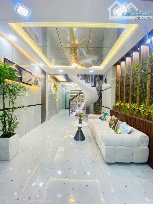 Nhà 1/ Đường Lý Chính Thắng, Q3, DT 56m2 giá 5 Tỷ 450 (TL), Sổ Hồng Riêng