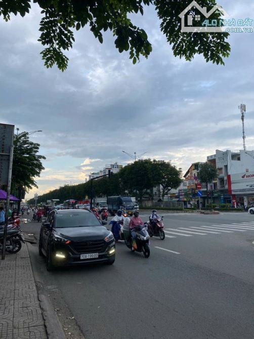 Nhà VIP MT Trường Chinh , q12 - 4 tầng 4 PN DT 49m vuông