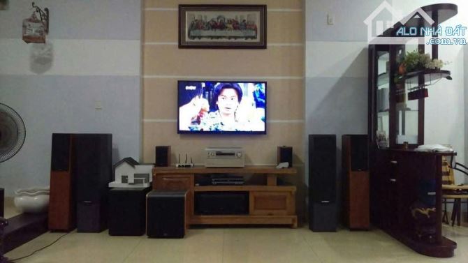 NHÀ ĐẸP GIỮA LÒNG PHỐ - SÁT HỒ - 3 TẦNG CHẮC CHẮN - GIÁ HỢP LÝ CHỈ 6,6 TỶ - ĐỪNG BỎ LỠ